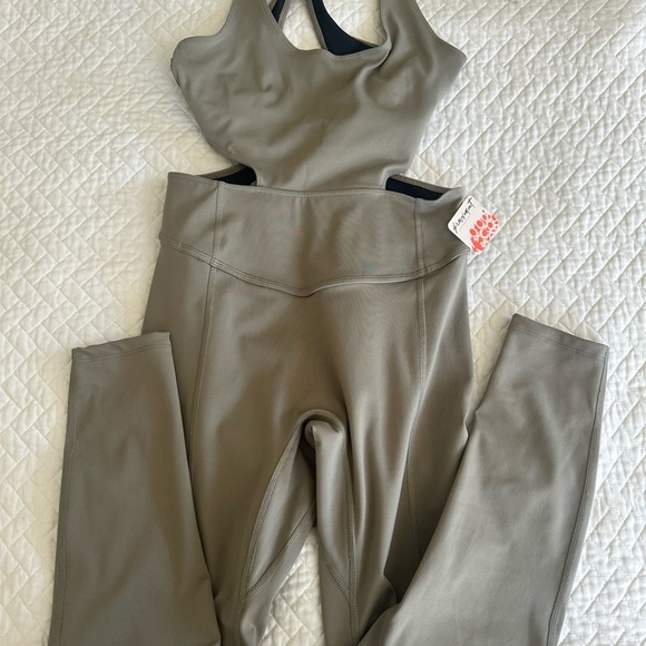 Free People Movement Back it Up- Romper Sage Beige NWT Size XS - Picture 6 of 10